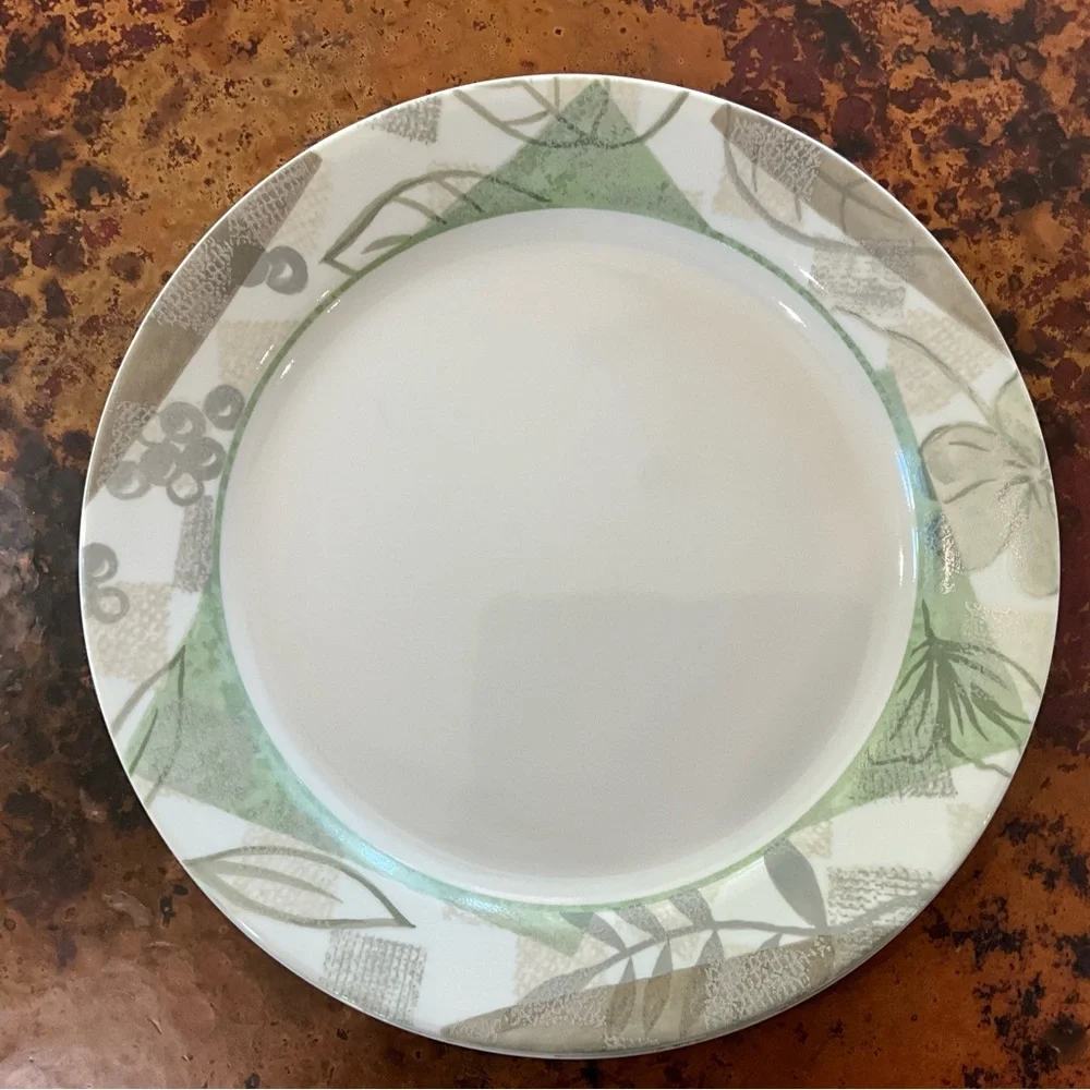 Corelle Textured Leaves Dinner Plates